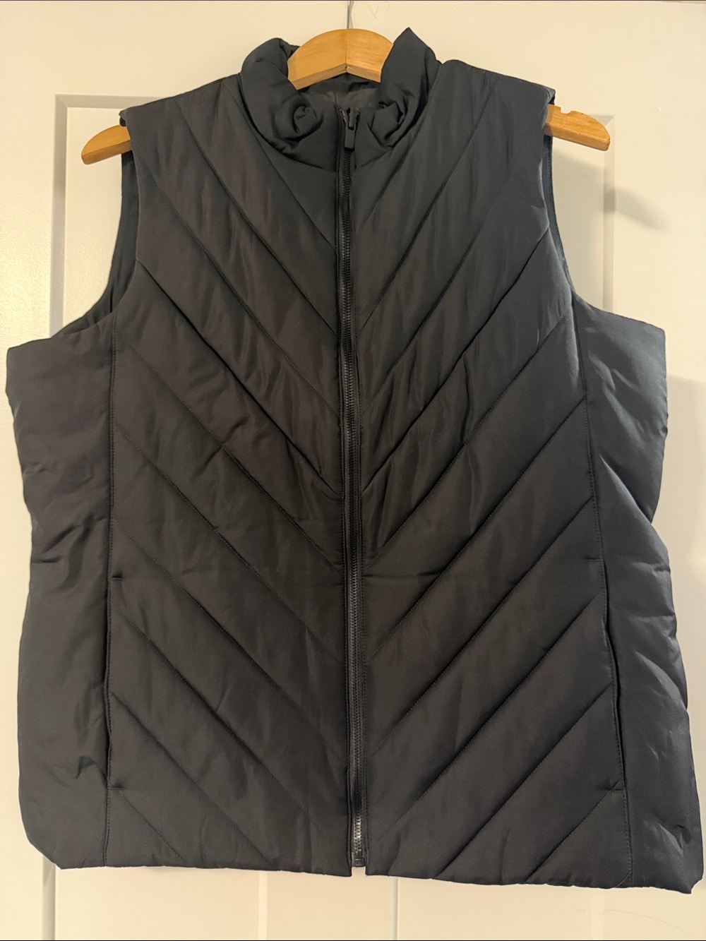 NWOT Lands' End Black Quilted Chevron Vest